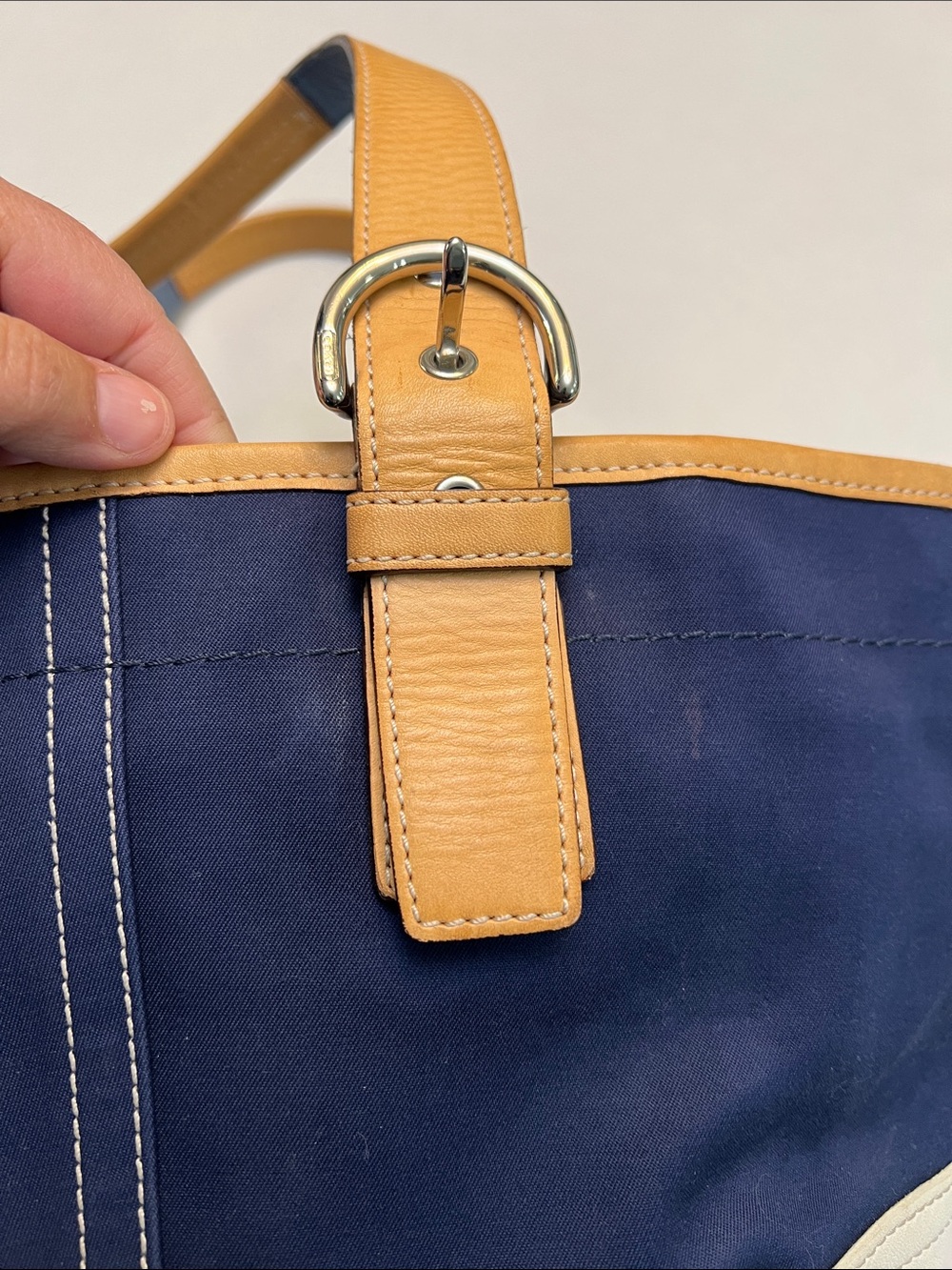 VINTAGE Y2K SOHO COACH DAISY CHARM SHOULDER BAG NAVY CANVAS WHITE LEATHER PREPPY - Picture 12 of 15